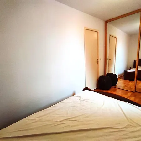 Cosy Pres Des Pistes Avec Balcon Et Parking - Fr-1-592-69 *